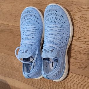 NWT APL Techloom wave sneakers